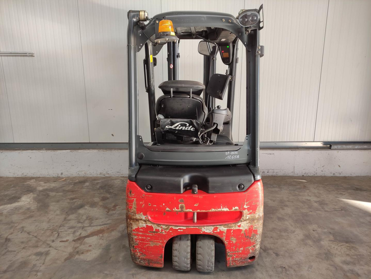 Linde E18L-02-386 - Carretilla elevadora eléctrica: foto 4 Linde E18L-02-386 - Carretilla elevadora eléctrica: foto 4