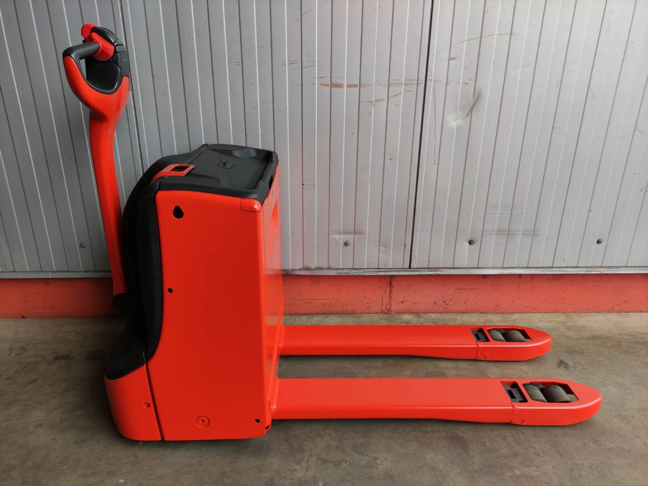 Linde T18-1152 (LACK NEU) - Transpaleta: foto 2 Linde T18-1152 (LACK NEU) - Transpaleta: foto 2