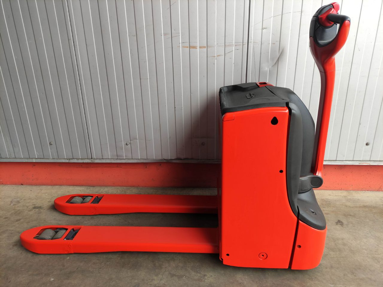 Linde T18-1152 (LACK NEU) - Transpaleta: foto 1 Linde T18-1152 (LACK NEU) - Transpaleta: foto 1