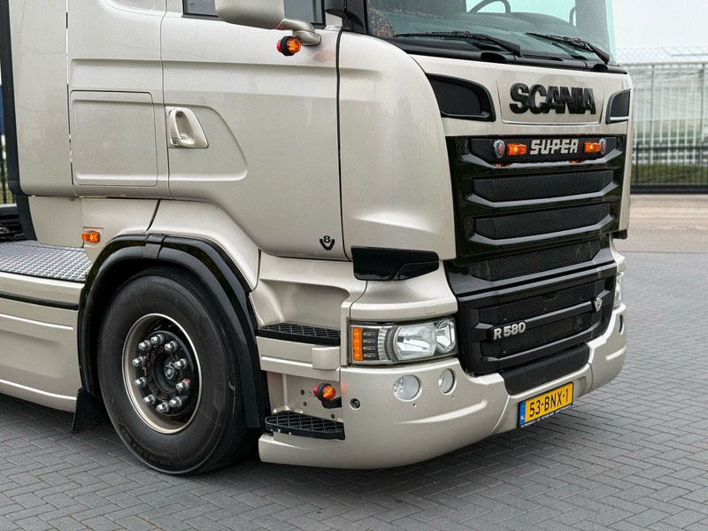 Scania R 580 SHOWTRUCK, VOLLUCHT, VOL SPOILER, RETARDER, SCHUIFSCHOTEL. - Cabeza tractora: foto 2 Scania R 580 SHOWTRUCK, VOLLUCHT, VOL SPOILER, RETARDER, SCHUIFSCHOTEL. - Cabeza tractora: foto 2