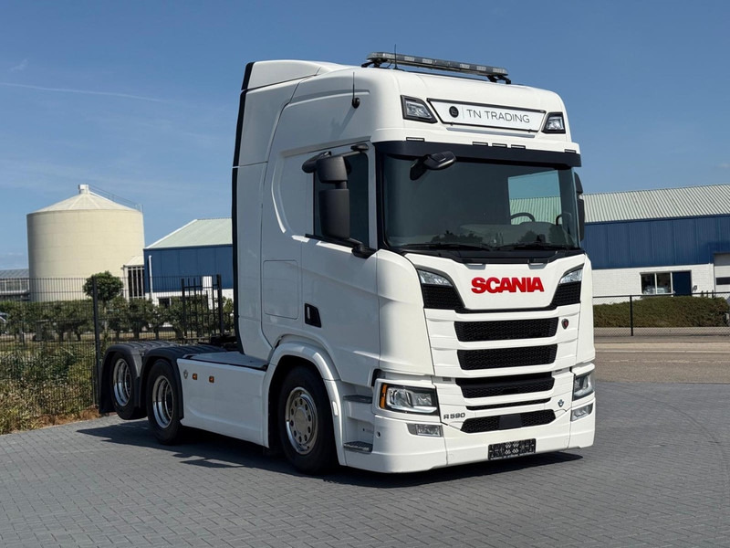Scania R 590 V8 VOLLUCHT, LEER, HYDRAULIEK, NL KENTEKEN, APK, TACHO 2. - Cabeza tractora: foto 1 Scania R 590 V8 VOLLUCHT, LEER, HYDRAULIEK, NL KENTEKEN, APK, TACHO 2. - Cabeza tractora: foto 1