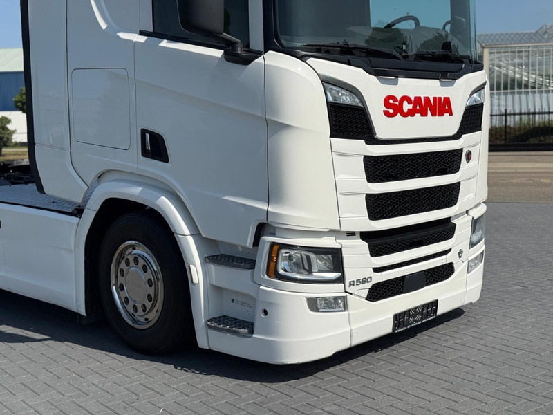 Scania R 590 V8 VOLLUCHT, LEER, HYDRAULIEK, NL KENTEKEN, APK, TACHO 2. - Cabeza tractora: foto 3 Scania R 590 V8 VOLLUCHT, LEER, HYDRAULIEK, NL KENTEKEN, APK, TACHO 2. - Cabeza tractora: foto 3