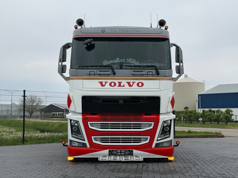 Volvo FH 13.500 SHOWTRUCK, VOLLUCHT, EURO 6, 6X2/4, PTO, SHOW INTERIEUR. - Cabeza tractora: foto 2 Volvo FH 13.500 SHOWTRUCK, VOLLUCHT, EURO 6, 6X2/4, PTO, SHOW INTERIEUR. - Cabeza tractora: foto 2