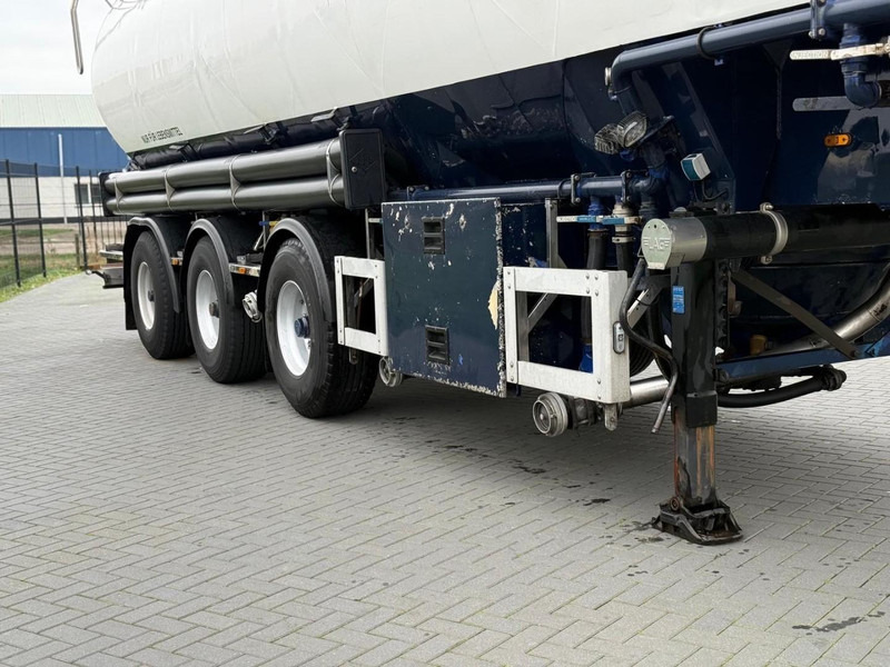 Feldbinder EUT 59.3 59.3 KUUB, 4 VAKKEN, DRIE KEER TIEN TONS ASSEN, STUURAS. - Semirremolque cisterna: foto 2 Feldbinder EUT 59.3 59.3 KUUB, 4 VAKKEN, DRIE KEER TIEN TONS ASSEN, STUURAS. - Semirremolque cisterna: foto 2