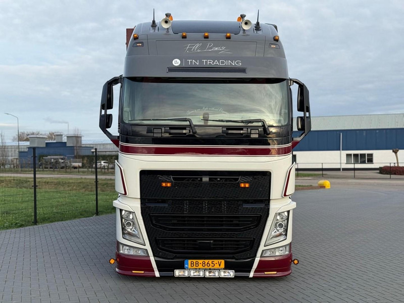 Volvo FH 13.500XL SHOW TRUCK, SPECIAL INTERIOR, TOP STAAT, VOLLUCHT, LAGE KM. - Camión caja cerrada: foto 2 Volvo FH 13.500XL SHOW TRUCK, SPECIAL INTERIOR, TOP STAAT, VOLLUCHT, LAGE KM. - Camión caja cerrada: foto 2