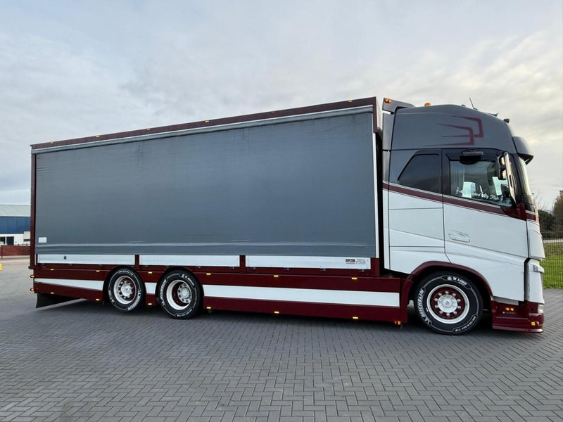 Volvo FH 13.500XL SHOW TRUCK, SPECIAL INTERIOR, TOP STAAT, VOLLUCHT, LAGE KM. - Camión caja cerrada: foto 4 Volvo FH 13.500XL SHOW TRUCK, SPECIAL INTERIOR, TOP STAAT, VOLLUCHT, LAGE KM. - Camión caja cerrada: foto 4