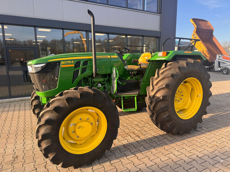 John Deere 5075E UNUSED, NO CE, ONLY FOR EXPORT! - Tractor: foto 1 John Deere 5075E UNUSED, NO CE, ONLY FOR EXPORT! - Tractor: foto 1