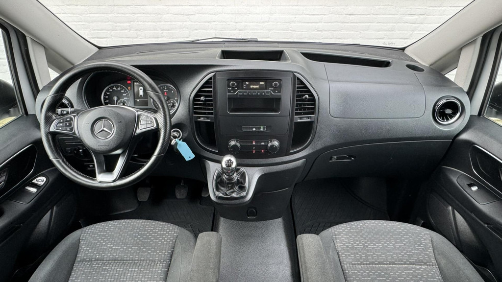 Foto del interior 2: Furgoneta combi Mercedes-Benz Vito-110 Dubbele Cabine Facelift Comfort Leder stuurwiel Airco Radio+media