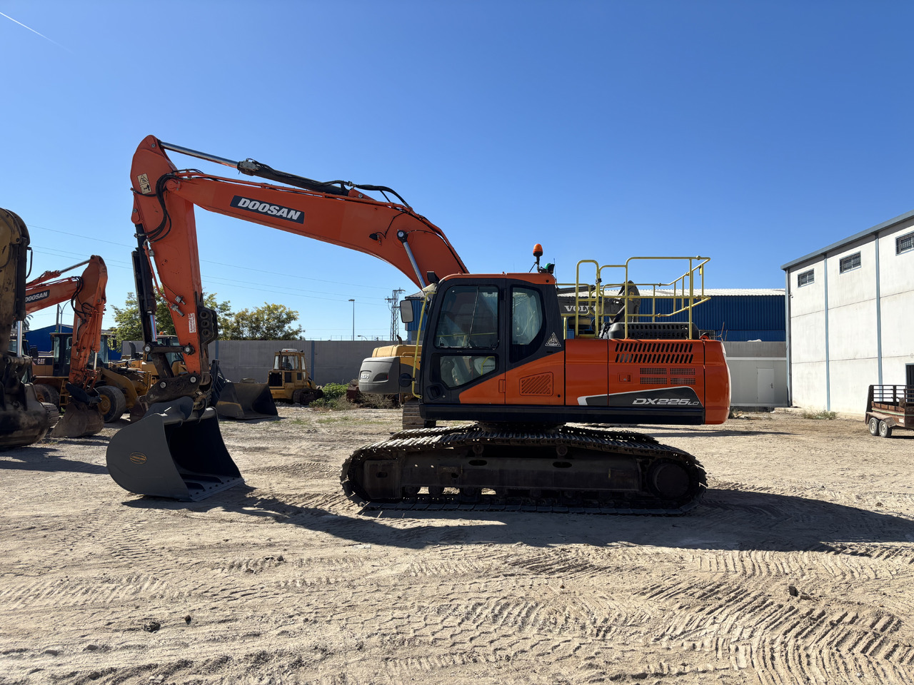 DOOSAN DX225-5 - Excavadora de cadenas: foto 2 DOOSAN DX225-5 - Excavadora de cadenas: foto 2
