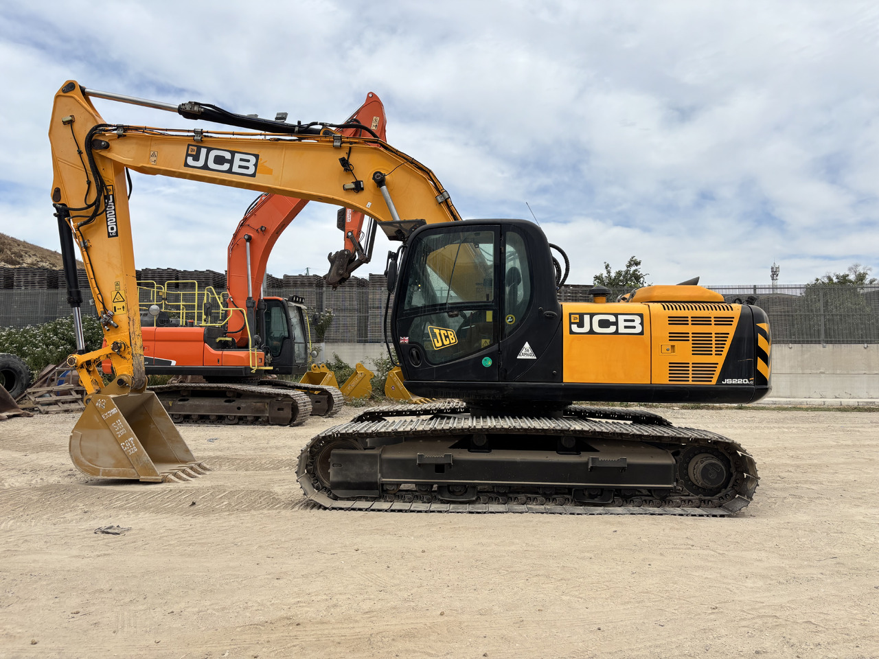 JCB JS220LC - Excavadora de cadenas: foto 2 JCB JS220LC - Excavadora de cadenas: foto 2