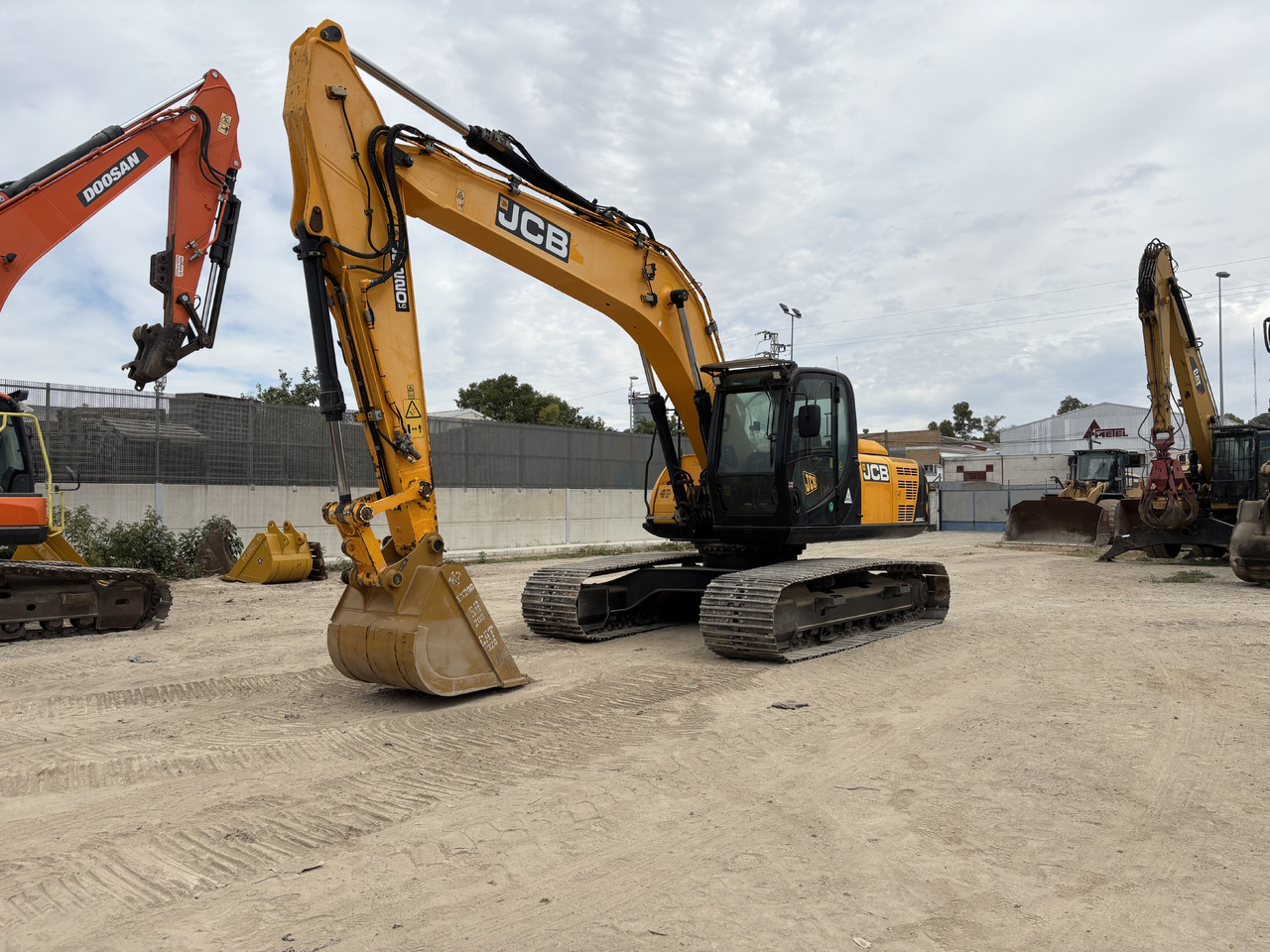 JCB JS220LC - Excavadora de cadenas: foto 1 JCB JS220LC - Excavadora de cadenas: foto 1