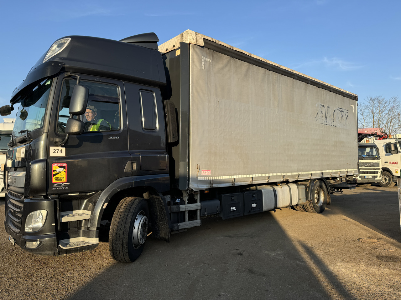 DAF Cf 330 - Camión lona: foto 1 DAF Cf 330 - Camión lona: foto 1