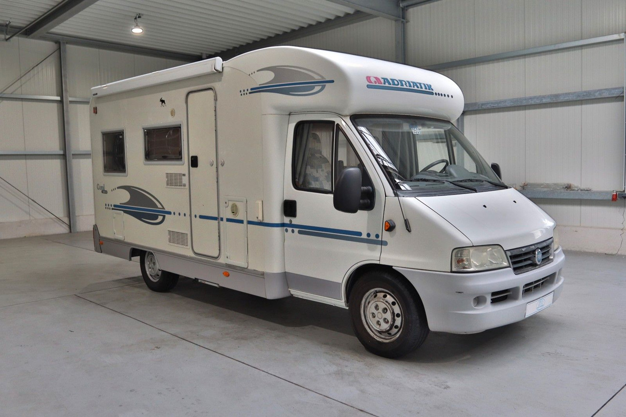 Adria Coral 590 DS / Festbett / Sehr gepflegt - Autocaravana perfilada: foto 1 Adria Coral 590 DS / Festbett / Sehr gepflegt - Autocaravana perfilada: foto 1