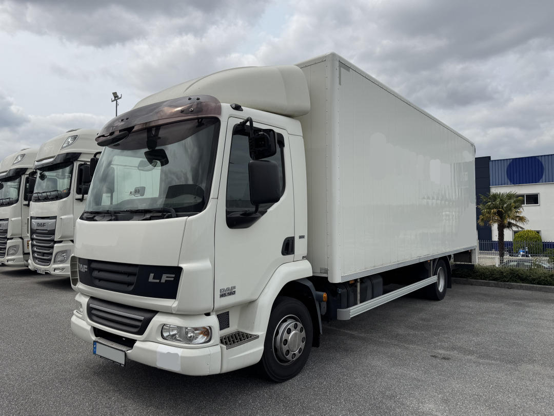 DAF LF 160 45IV - Camión caja cerrada: foto 1 DAF LF 160 45IV - Camión caja cerrada: foto 1