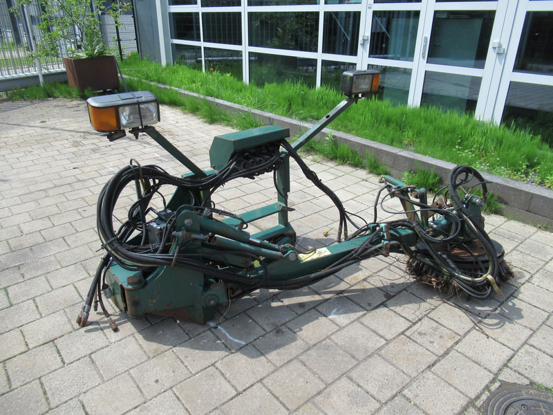 Burtec Borstelarm aanbouw - Barredora cucharón para Vehículo municipal: foto 3 Burtec Borstelarm aanbouw - Barredora cucharón para Vehículo municipal: foto 3