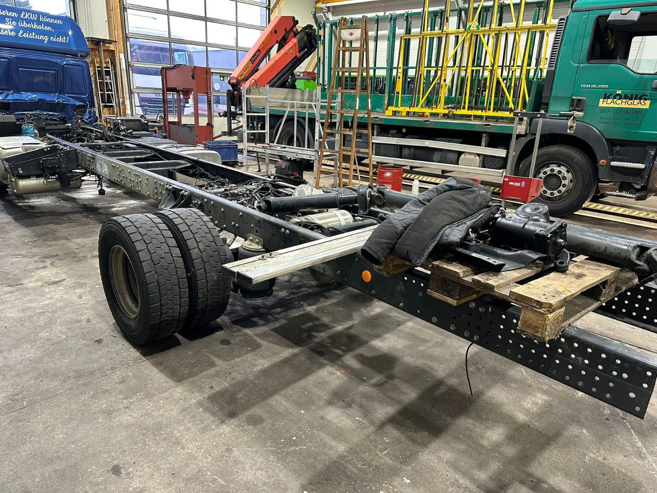 Iveco 110EL25 Unfallchassis ohne Motor/Getriebe - Camión chasis: foto 1 Iveco 110EL25 Unfallchassis ohne Motor/Getriebe - Camión chasis: foto 1