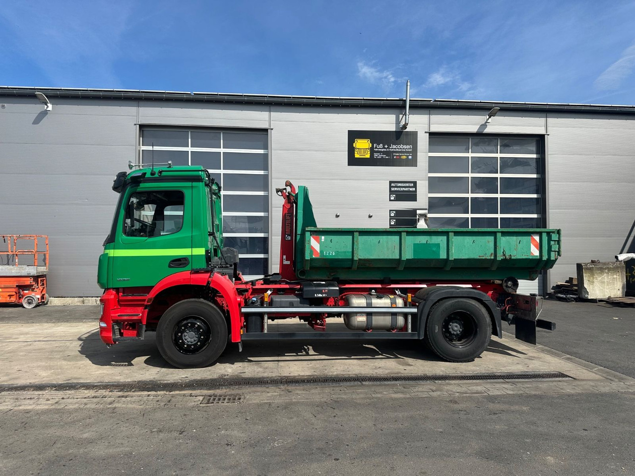 Mercedes-Benz Arocs 1836/10,7L/Hiab Ultima 14S/4x2/Autom. - Camión multibasculante: foto 2 Mercedes-Benz Arocs 1836/10,7L/Hiab Ultima 14S/4x2/Autom. - Camión multibasculante: foto 2