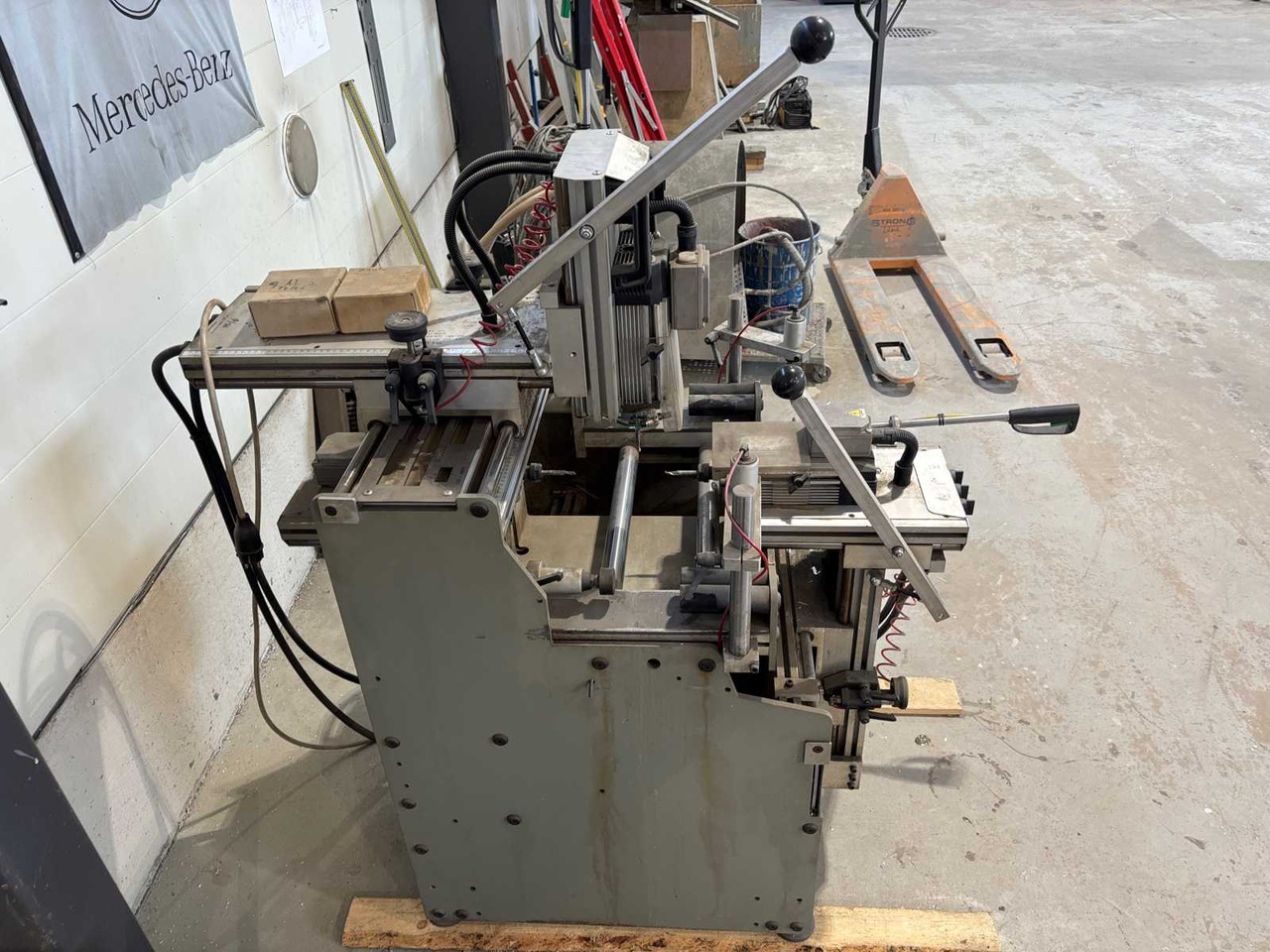 Three-spindle copy milling cutter P macchine s.r.l 03P - Fresadora: foto 5 Three-spindle copy milling cutter P macchine s.r.l 03P - Fresadora: foto 5