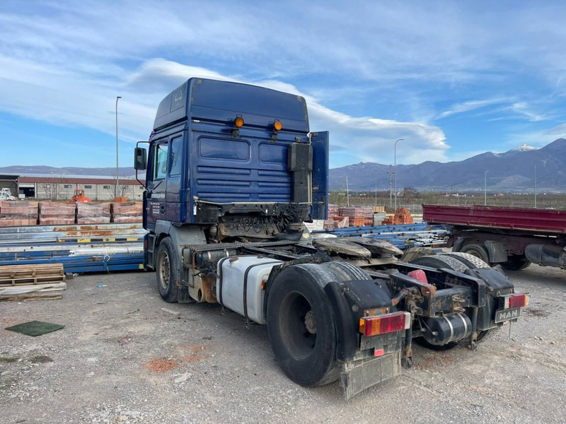 MAN 19.464 F2000 - Cabeza tractora: foto 4 MAN 19.464 F2000 - Cabeza tractora: foto 4