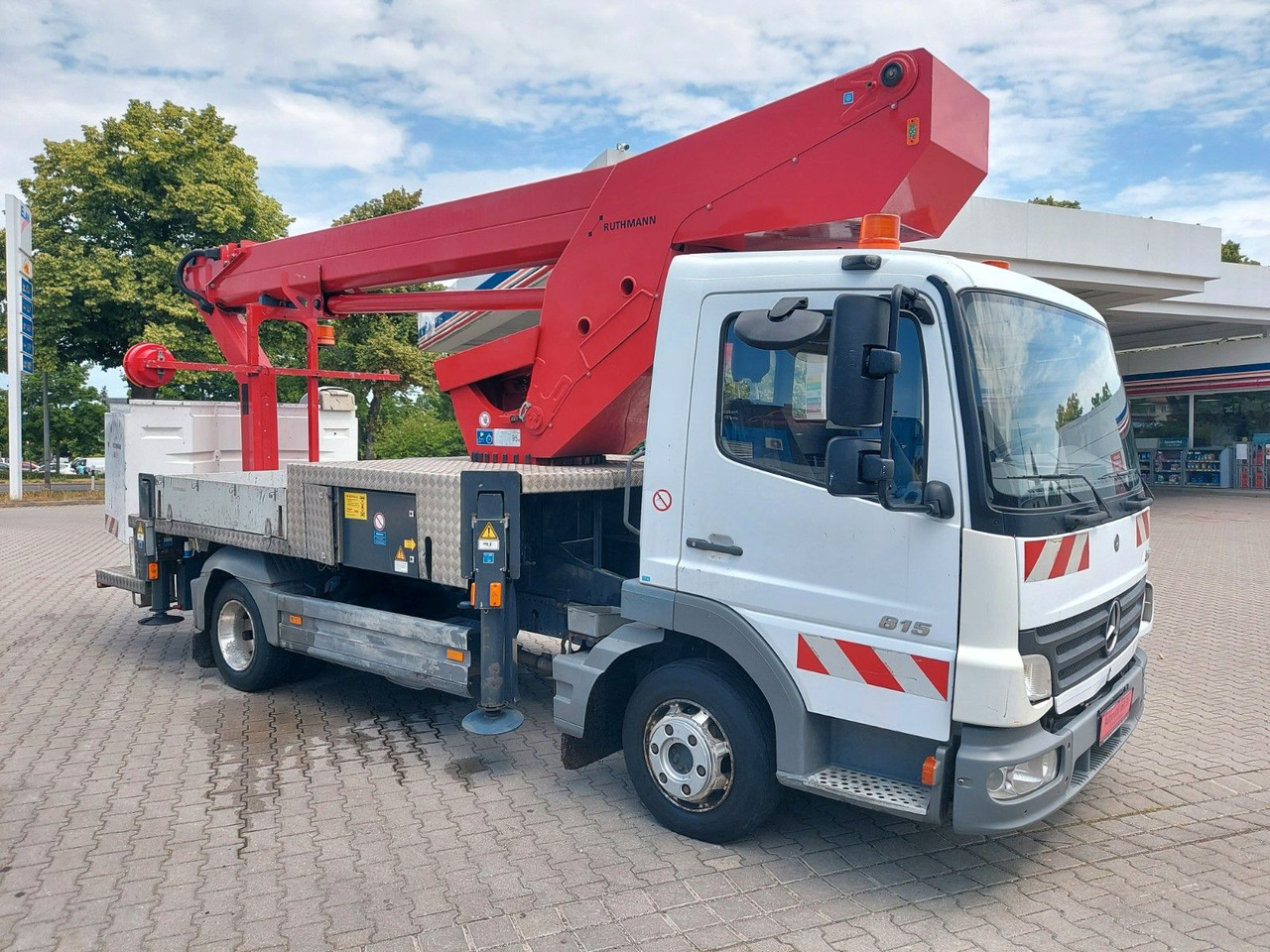 Mercedes-Benz Atego 2 4-Zyl. 4x2 RUTHMANN T270 27 METER - Camión con plataforma elevadora: foto 2 Mercedes-Benz Atego 2 4-Zyl. 4x2 RUTHMANN T270 27 METER - Camión con plataforma elevadora: foto 2