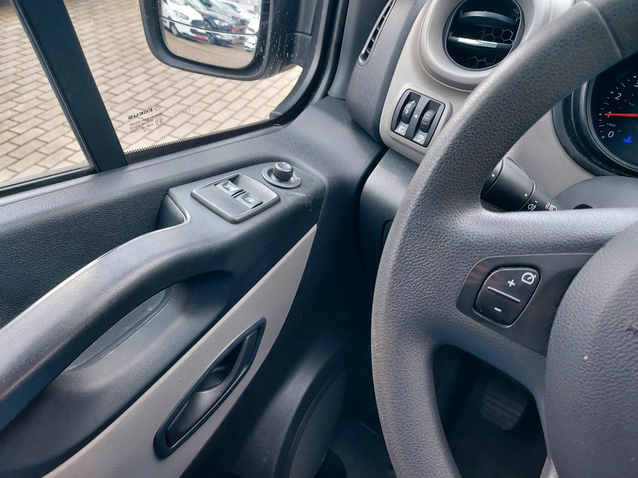 Leasing para  Renault Trafic Combi L1H1 2,7t  Expression Klima Renault Trafic Combi L1H1 2,7t  Expression Klima: foto 15