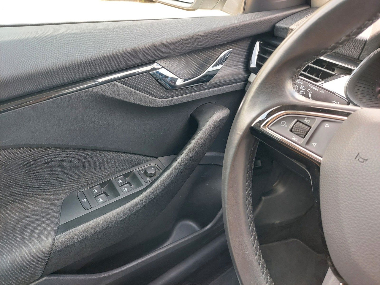 SUV/ Todoterreno Skoda Kamiq Style LED Radar Navi DAB Sound: foto 12