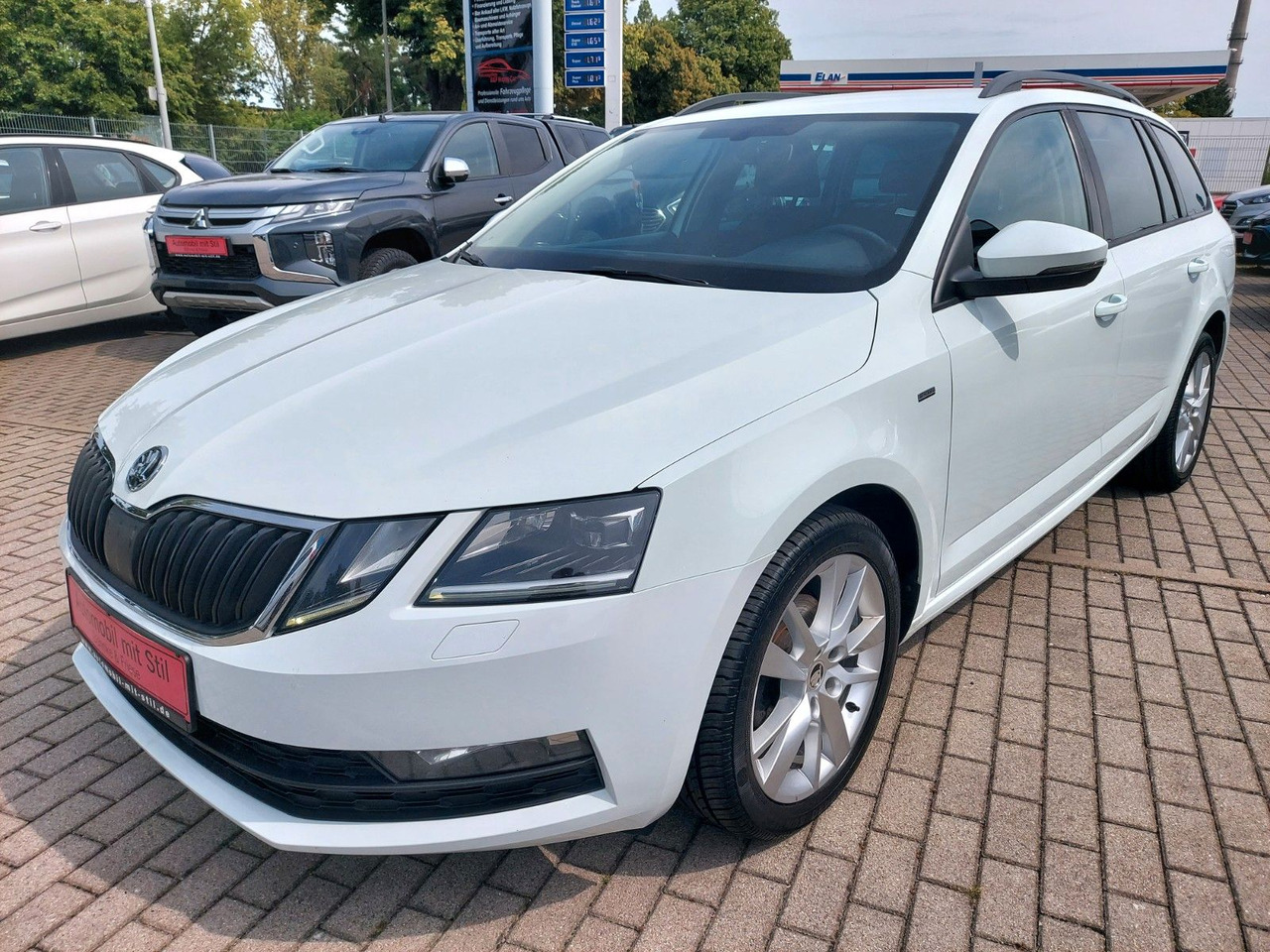 Skoda Octavia Combi Drive LED ACC Radar DAB 8xRad AHK - Coche familiar: foto 5 Skoda Octavia Combi Drive LED ACC Radar DAB 8xRad AHK - Coche familiar: foto 5