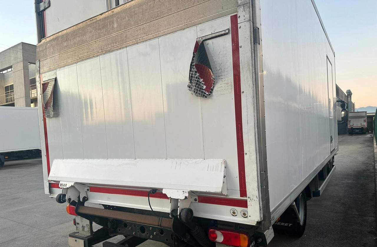 Iveco 75 E 19 P FURGONE ISOTERMICO E SPONDA - Camión frigorífico: foto 4 Iveco 75 E 19 P FURGONE ISOTERMICO E SPONDA - Camión frigorífico: foto 4