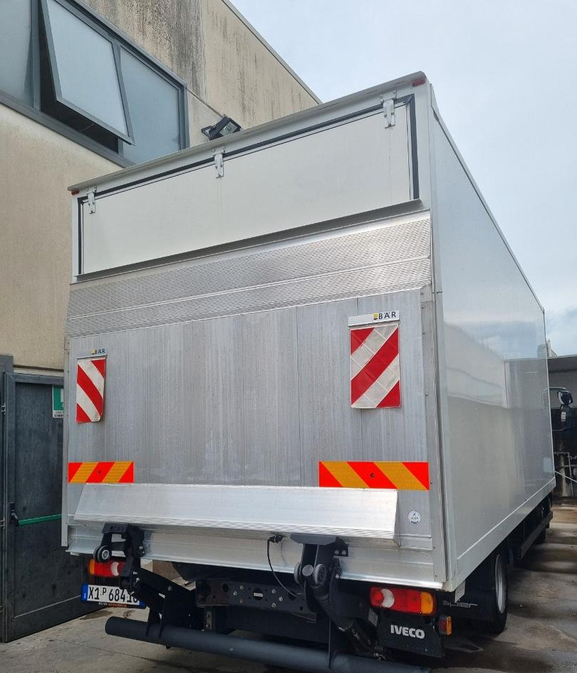 Camión caja cerrada Iveco 75e21 p furgone e sponda euro 6: foto 9