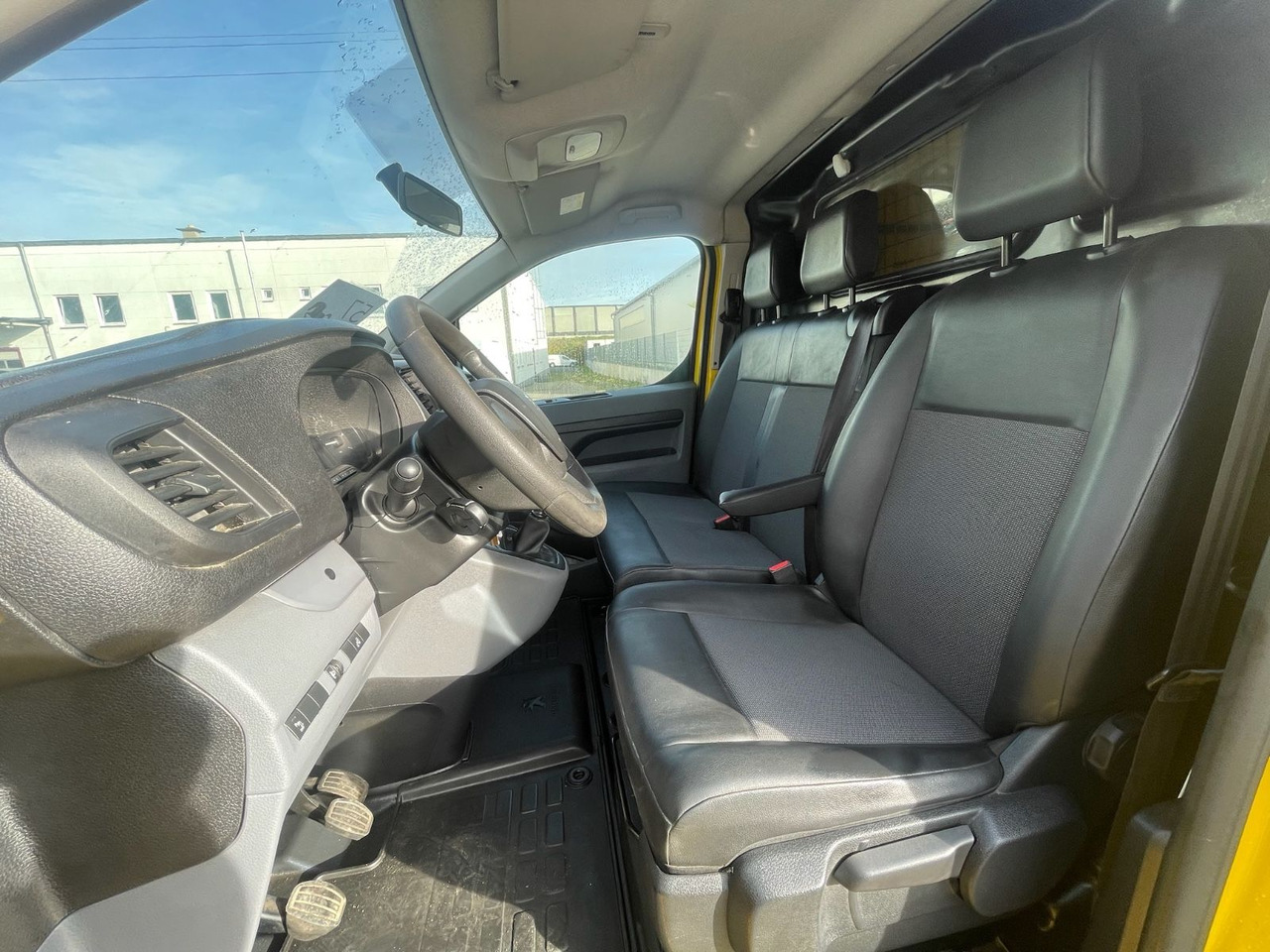 Furgoneta pequeña Peugeot Expert Box Pro L3 / 2.0 Blue HDI / More units: foto 12 Furgoneta pequeña Peugeot Expert Box Pro L3 / 2.0 Blue HDI / More units: foto 12