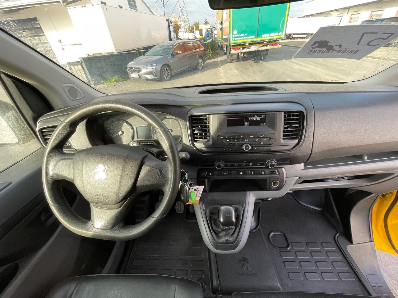 Furgoneta pequeña Peugeot Expert Box Pro L3 / 2.0 Blue HDI / More units: foto 13 Furgoneta pequeña Peugeot Expert Box Pro L3 / 2.0 Blue HDI / More units: foto 13