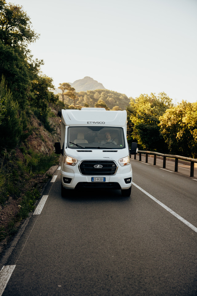 ETRUSCO Etrusco V 6.8 SCF - Autocaravana: foto 1 ETRUSCO Etrusco V 6.8 SCF - Autocaravana: foto 1