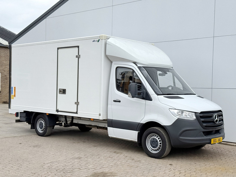 Mercedes-Benz Sprinter 315 1.9 CDI Automaat Laadklep Airco Cruise Control Carplay Bakwagen Meubelbak Koffer - Furgoneta caja cerrada: foto 4 Mercedes-Benz Sprinter 315 1.9 CDI Automaat Laadklep Airco Cruise Control Carplay Bakwagen Meubelbak Koffer - Furgoneta caja cerrada: foto 4