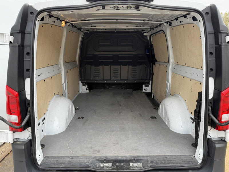 Furgoneta pequeña Mercedes-Benz Vito 116 1.9 CDI Automaat L2H1 LED Airco Carplay Climate Control Parkeersensoren voor achter: foto 12 Furgoneta pequeña Mercedes-Benz Vito 116 1.9 CDI Automaat L2H1 LED Airco Carplay Climate Control Parkeersensoren voor achter: foto 12