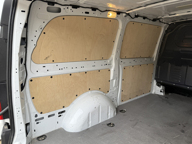 Furgoneta pequeña Mercedes-Benz Vito 116 1.9 CDI Automaat L2H1 LED Airco Carplay Climate Control Parkeersensoren voor achter: foto 13 Furgoneta pequeña Mercedes-Benz Vito 116 1.9 CDI Automaat L2H1 LED Airco Carplay Climate Control Parkeersensoren voor achter: foto 13