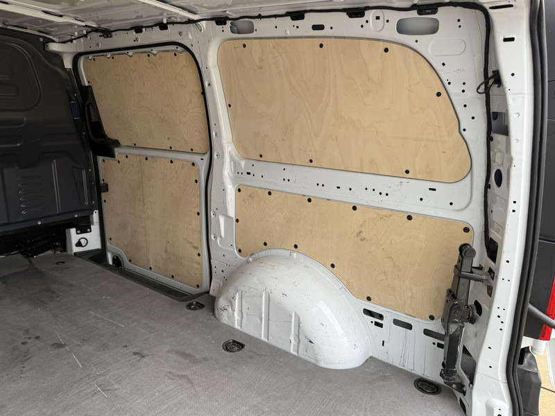 Furgoneta pequeña Mercedes-Benz Vito 116 1.9 CDI Automaat L2H1 LED Airco Carplay Climate Control Parkeersensoren voor achter: foto 16 Furgoneta pequeña Mercedes-Benz Vito 116 1.9 CDI Automaat L2H1 LED Airco Carplay Climate Control Parkeersensoren voor achter: foto 16