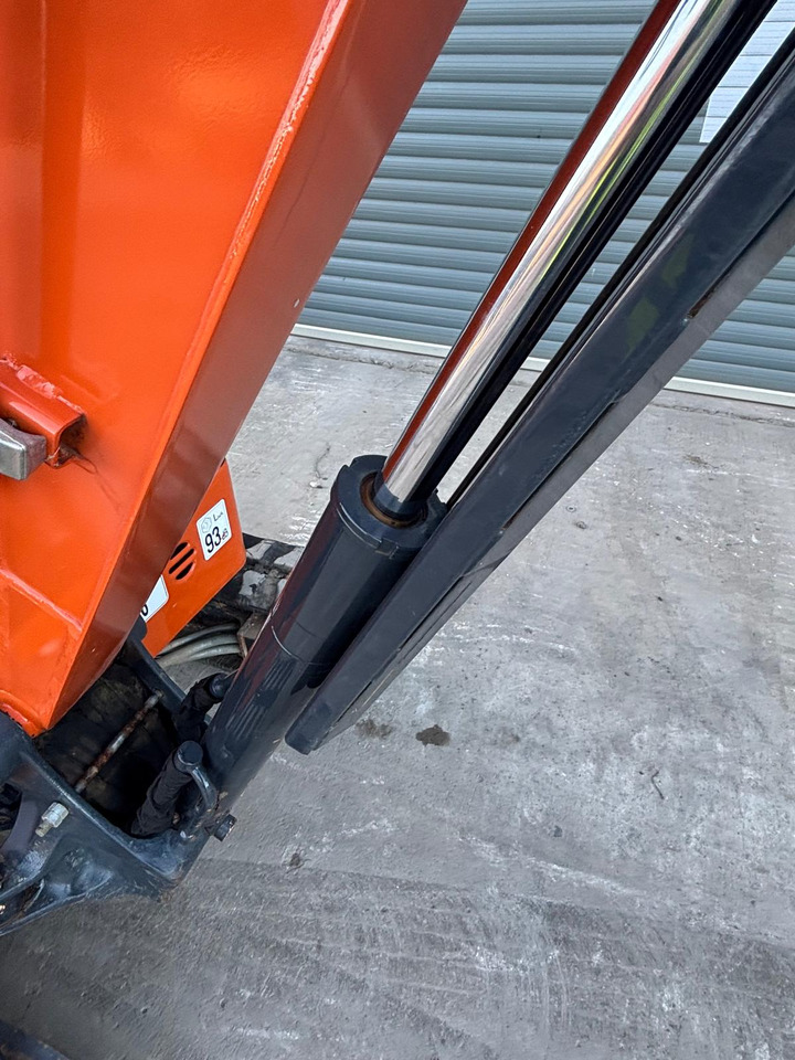 Miniexcavadora Hitachi ZX19U-6: foto 13
