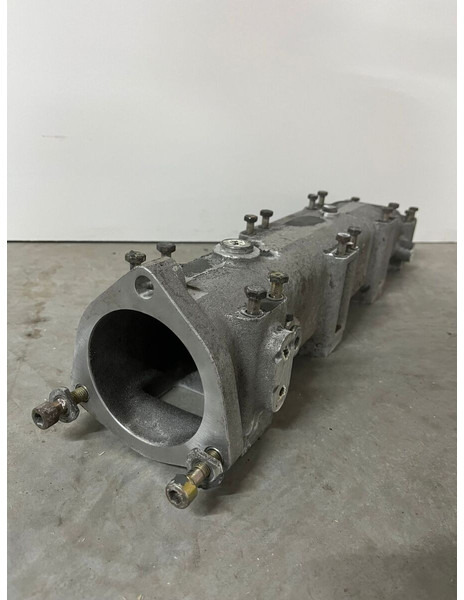 Liebherr A974 / P974 / R942 / R944 / R954 / R964 / R974 / R974B - A 974 / P 974 / R 942 / R 944 / R 954 / R 964 / R 974 / R 974B - Tubo de admisión de aire: foto 5 Liebherr A974 / P974 / R942 / R944 / R954 / R964 / R974 / R974B - A 974 / P 974 / R 942 / R 944 / R 954 / R 964 / R 974 / R 974B - Tubo de admisión de aire: foto 5