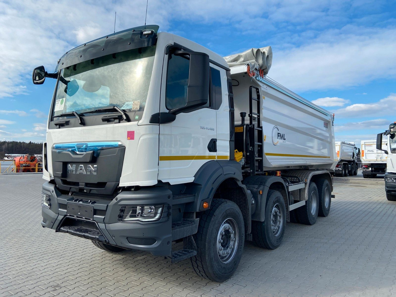 MAN TGS 41.400 8x4 EURO2 AUTOMAT TIPPER CR. SYSTEM - Camión volquete: foto 2 MAN TGS 41.400 8x4 EURO2 AUTOMAT TIPPER CR. SYSTEM - Camión volquete: foto 2