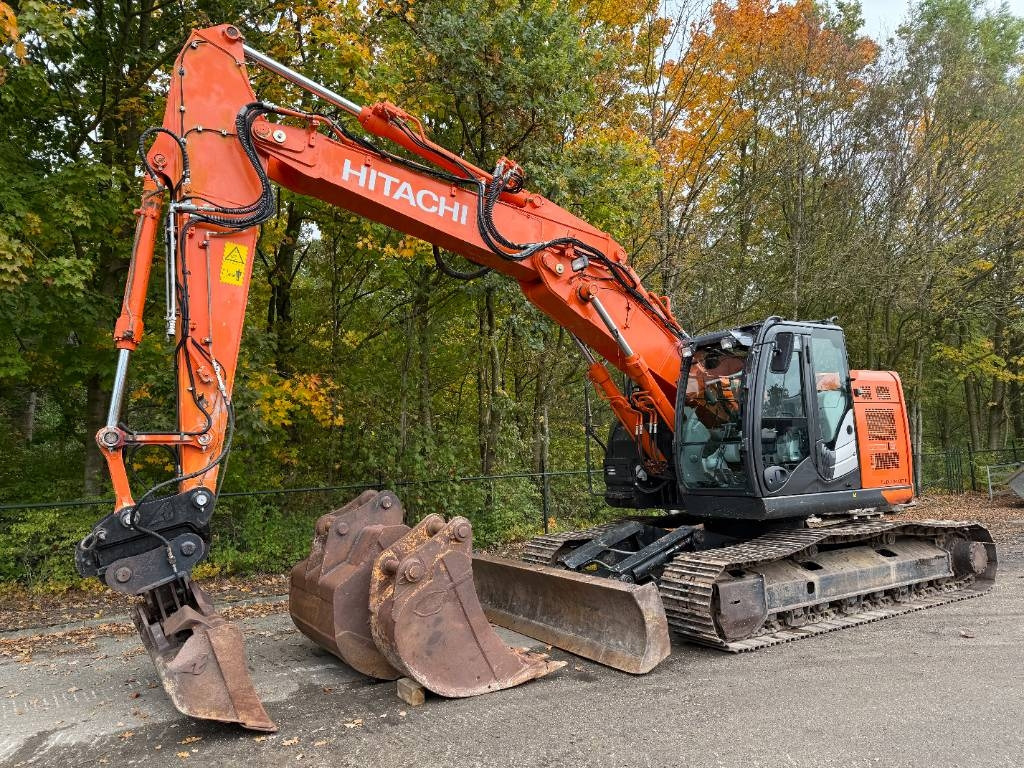 Hitachi ZX 225 US LC-6  - Excavadora de cadenas: foto 1 Hitachi ZX 225 US LC-6  - Excavadora de cadenas: foto 1