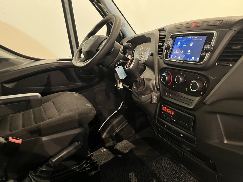 Iveco Daily 35S18 3.0 BE Clixtar Automaat Bakwagen met Laadklep / Laadvermogen 3.060 KG / Euro 6 / Luchtvering / Airco / Camera / CarPlay / Cruise Control / - Furgoneta caja cerrada: foto 5 Iveco Daily 35S18 3.0 BE Clixtar Automaat Bakwagen met Laadklep / Laadvermogen 3.060 KG / Euro 6 / Luchtvering / Airco / Camera / CarPlay / Cruise Control / - Furgoneta caja cerrada: foto 5