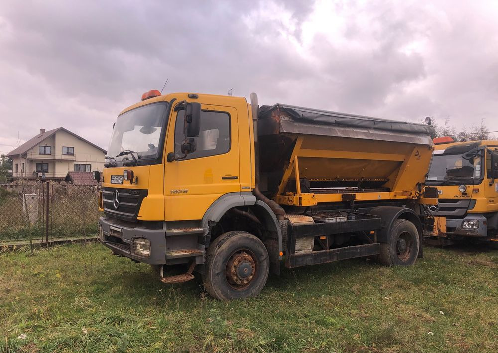 Mercedes-Benz Mercedes Axor 4x4 2006 1829 piaskarka solarka rama - Máquina quitanieve: foto 1 Mercedes-Benz Mercedes Axor 4x4 2006 1829 piaskarka solarka rama - Máquina quitanieve: foto 1