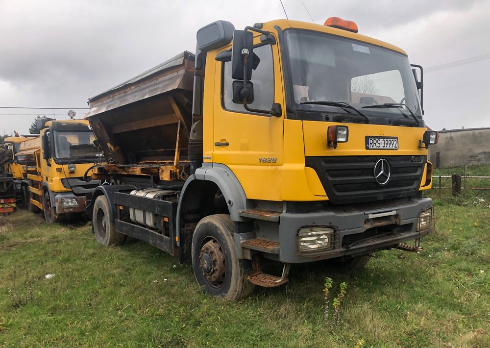 Mercedes-Benz Mercedes Axor 4x4 2006 1829 piaskarka solarka rama - Máquina quitanieve: foto 2 Mercedes-Benz Mercedes Axor 4x4 2006 1829 piaskarka solarka rama - Máquina quitanieve: foto 2