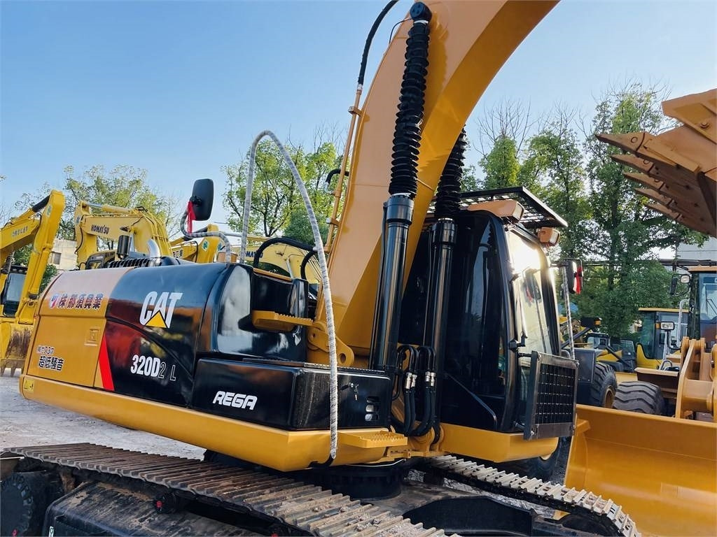CAT 320d2l - Excavadora de cadenas: foto 1 CAT 320d2l - Excavadora de cadenas: foto 1