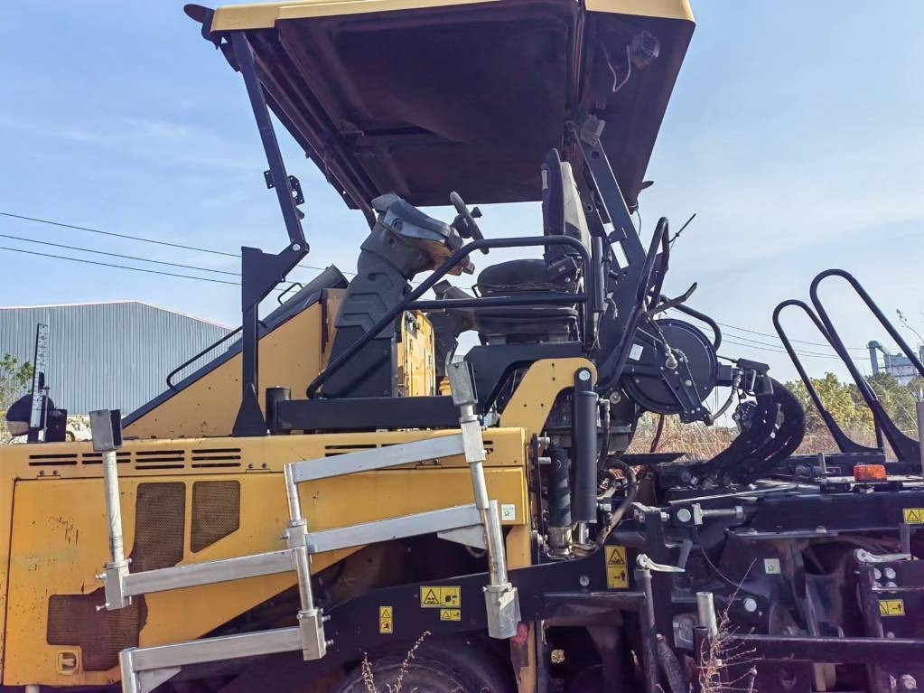CAT AP655F - Pavimentadora de asfalto: foto 1 CAT AP655F - Pavimentadora de asfalto: foto 1
