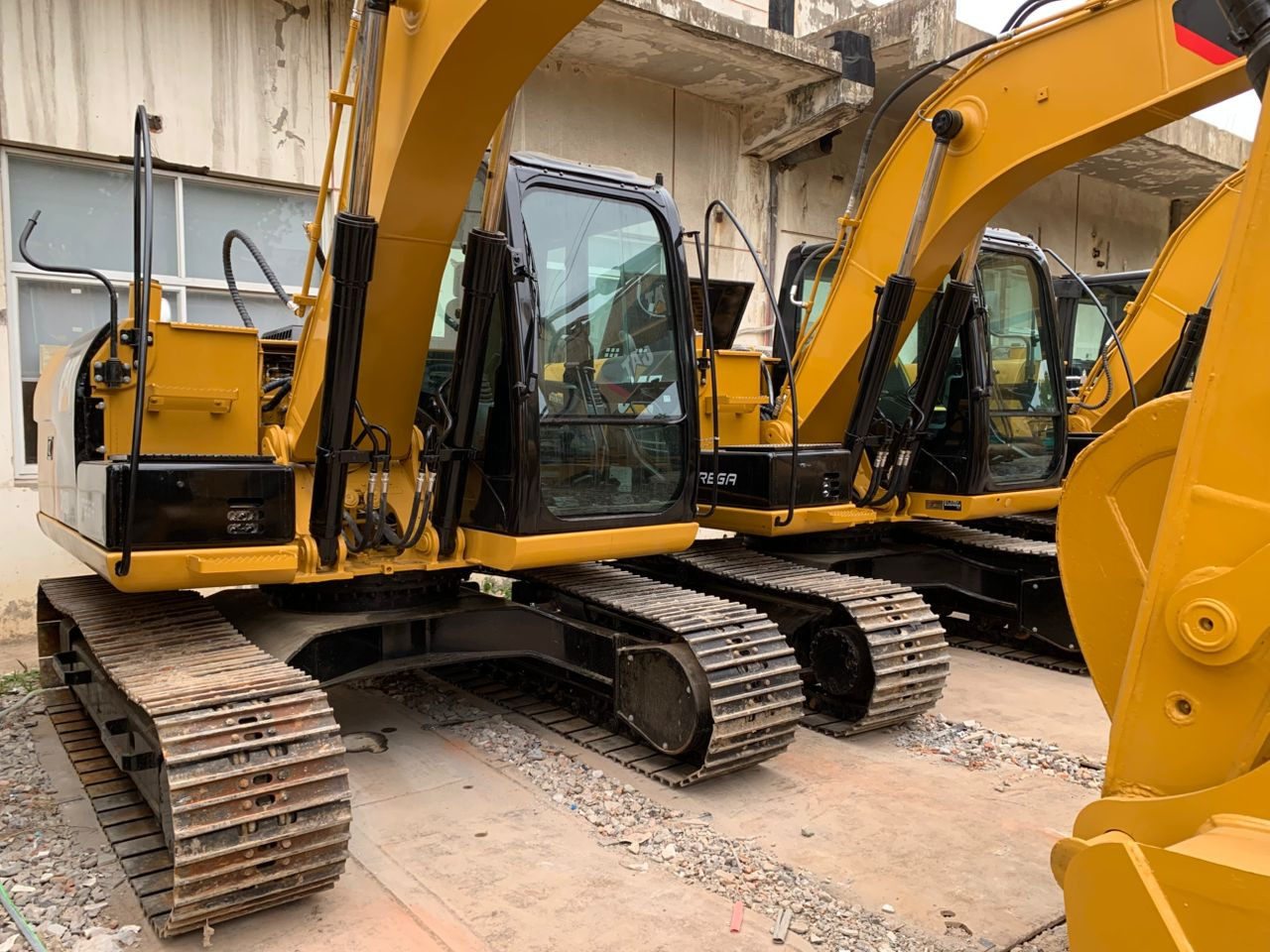 CATERPILLAR 312D2GC - Excavadora de cadenas: foto 1 CATERPILLAR 312D2GC - Excavadora de cadenas: foto 1