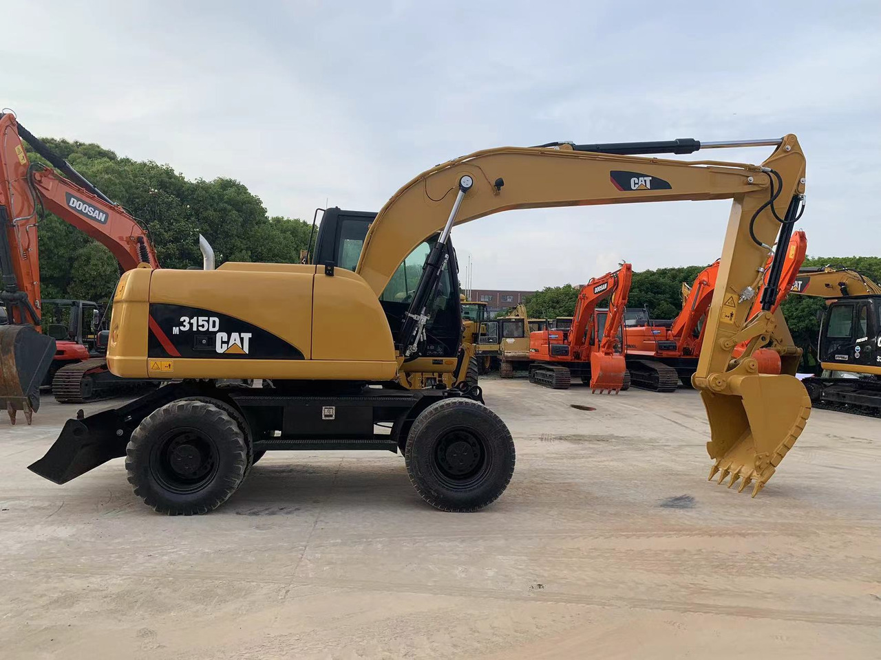 CATERPILLAR 315D - Excavadora de ruedas: foto 1 CATERPILLAR 315D - Excavadora de ruedas: foto 1