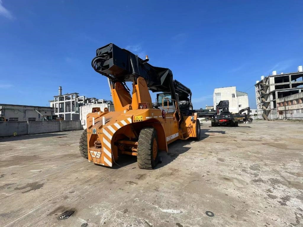 CVS Ferrari F 278.6 - Reach stacker: foto 4 CVS Ferrari F 278.6 - Reach stacker: foto 4