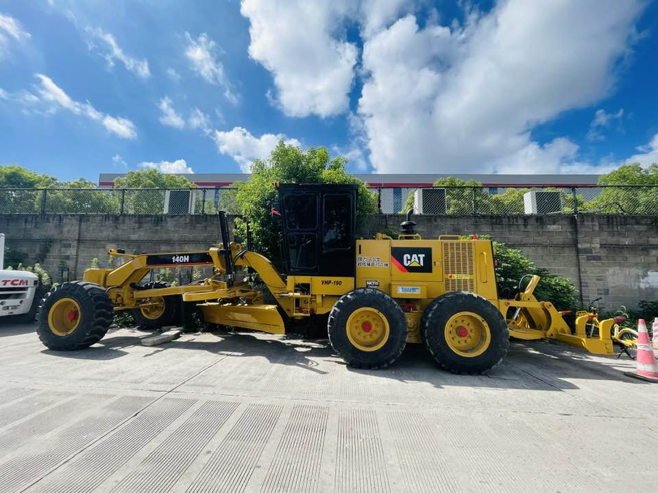 Caterpillar CAT 140H - Grader: foto 1 Caterpillar CAT 140H - Grader: foto 1