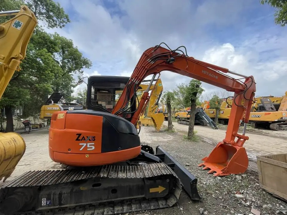Hitachi ZX75US-7 - Miniexcavadora: foto 1 Hitachi ZX75US-7 - Miniexcavadora: foto 1